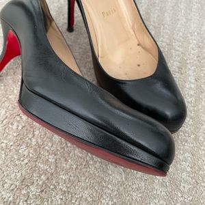 Christian louboutin blk heels these have been worn. Scuffs on heels.